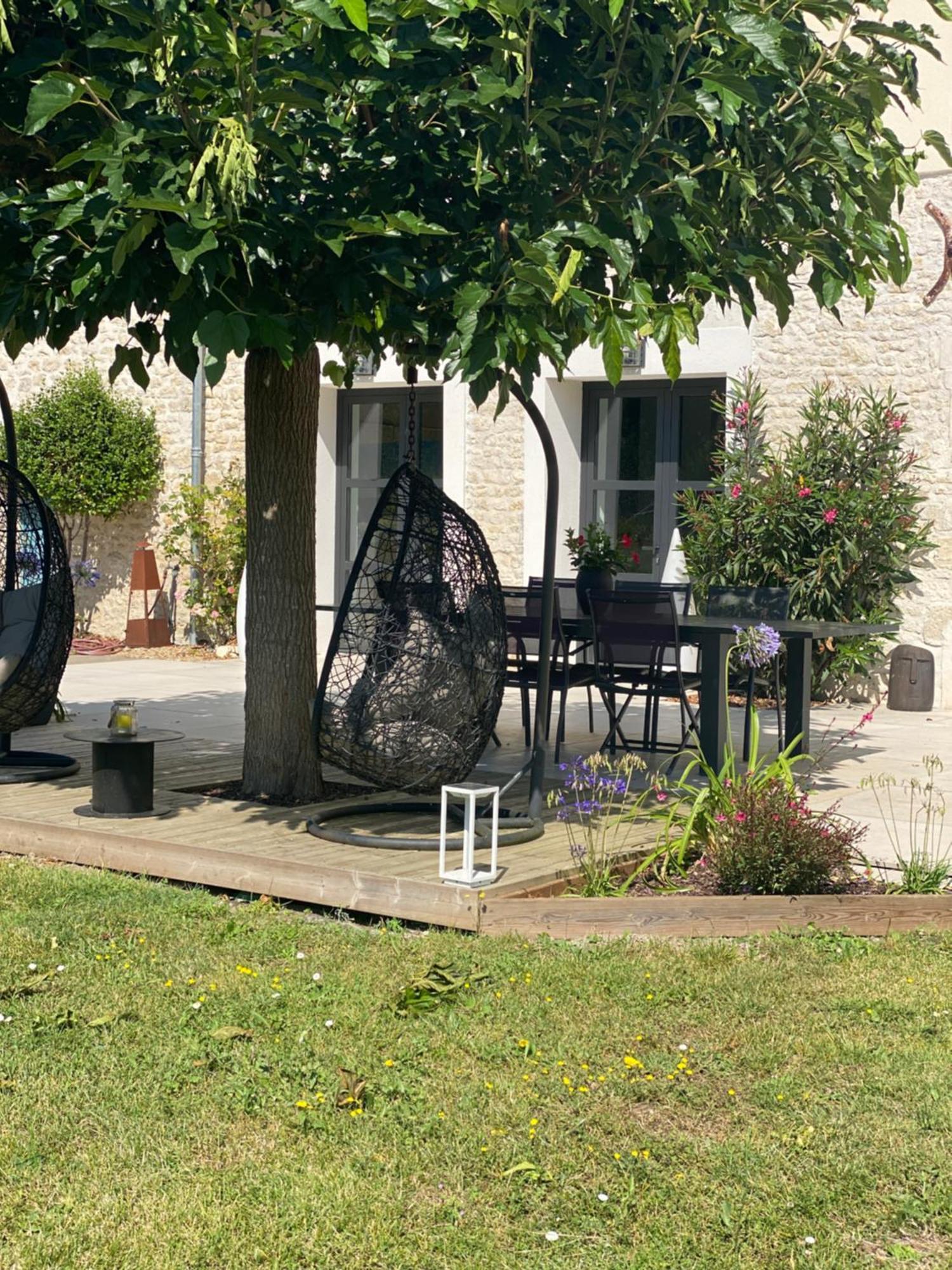 La Chaumeauniere Bed and Breakfast Aigrefeuille-dʼAunis Εξωτερικό φωτογραφία