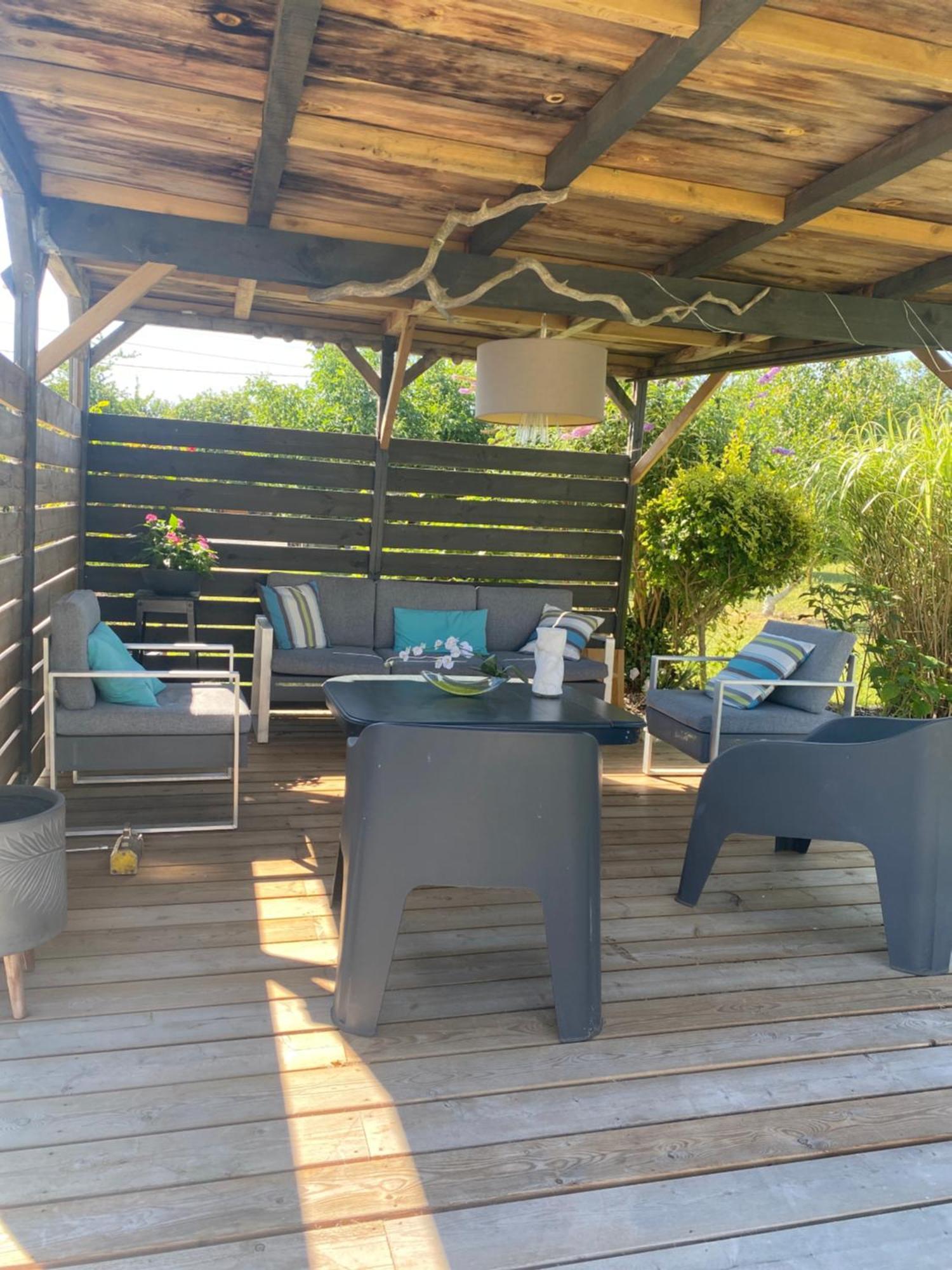 La Chaumeauniere Bed and Breakfast Aigrefeuille-dʼAunis Εξωτερικό φωτογραφία