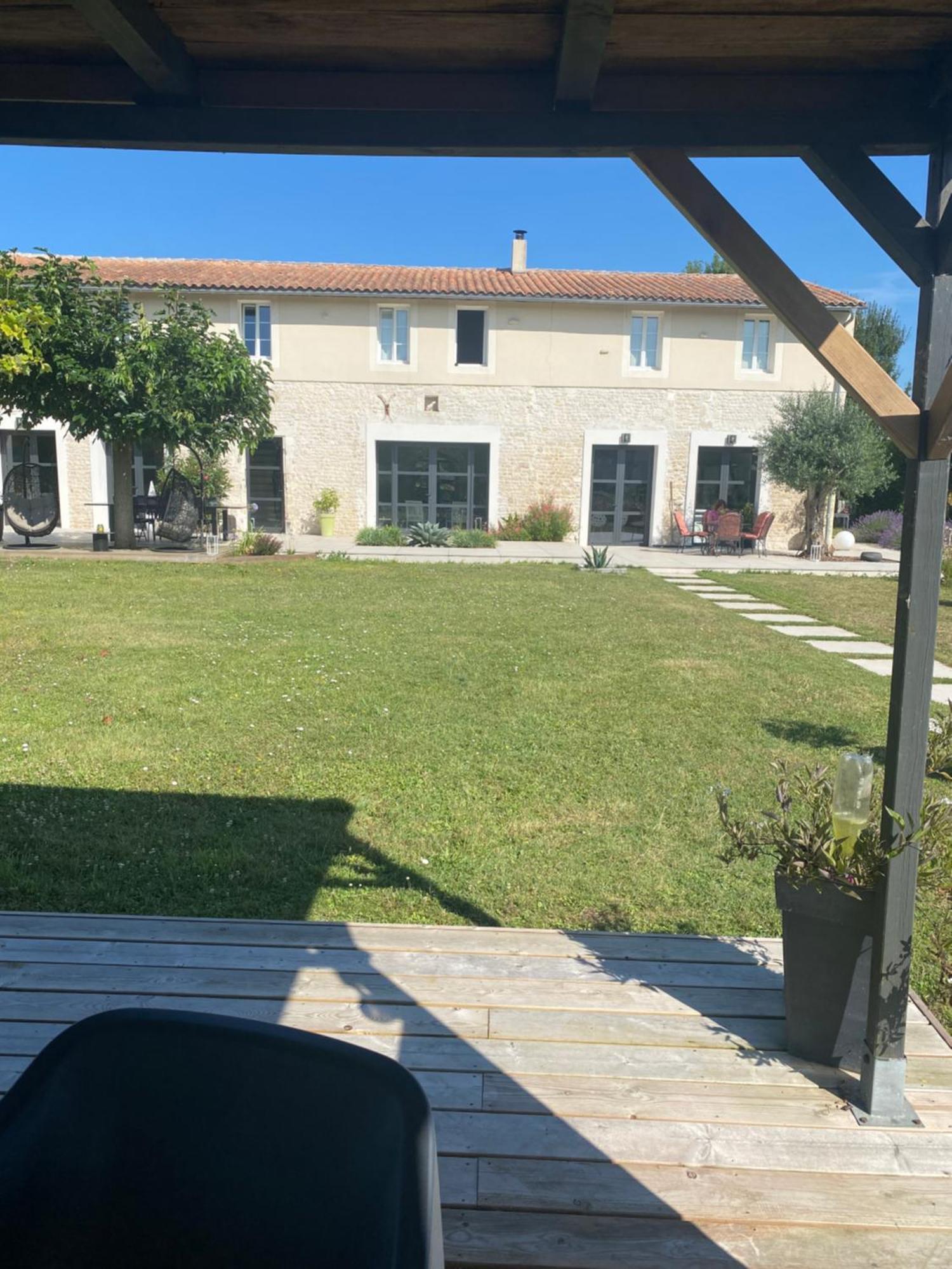 La Chaumeauniere Bed and Breakfast Aigrefeuille-dʼAunis Εξωτερικό φωτογραφία