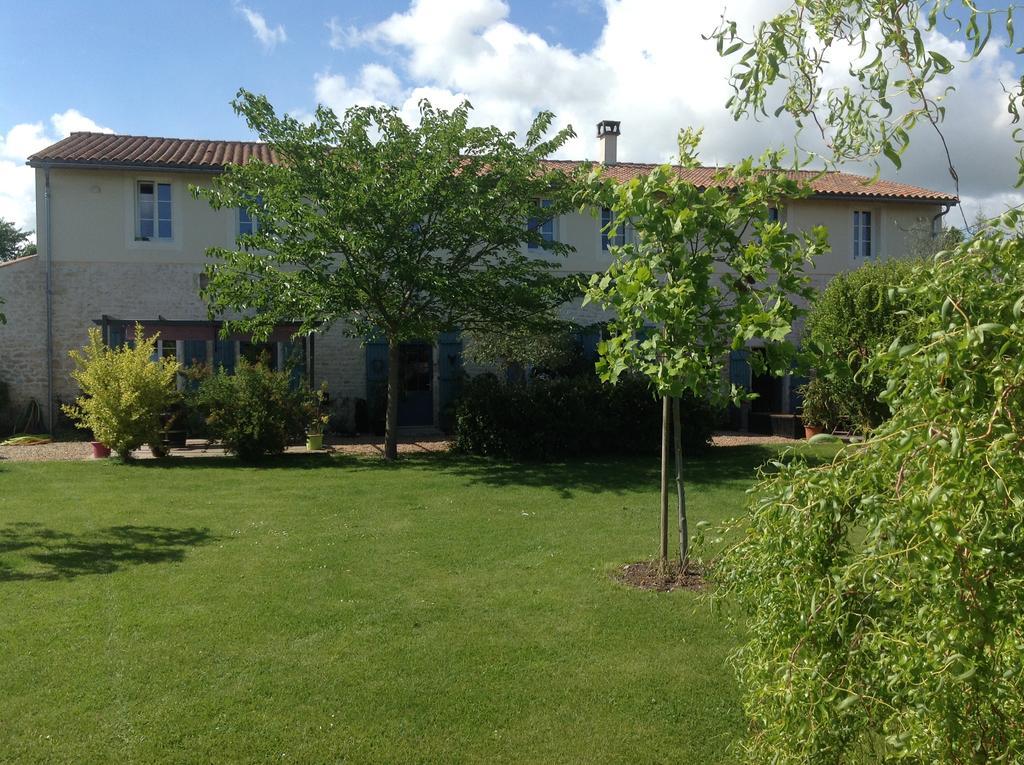 La Chaumeauniere Bed and Breakfast Aigrefeuille-dʼAunis Εξωτερικό φωτογραφία