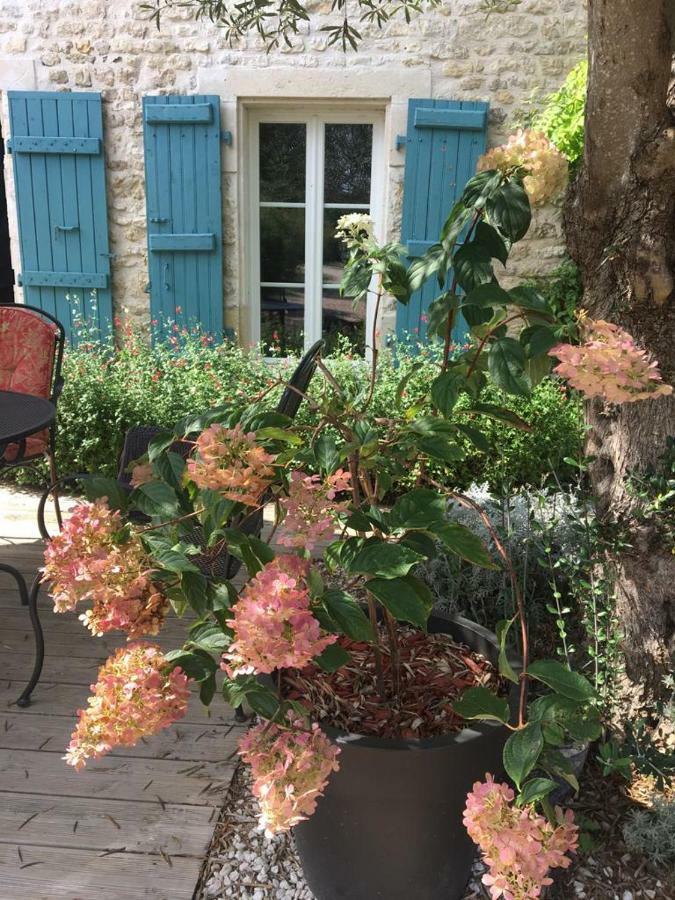 La Chaumeauniere Bed and Breakfast Aigrefeuille-dʼAunis Εξωτερικό φωτογραφία