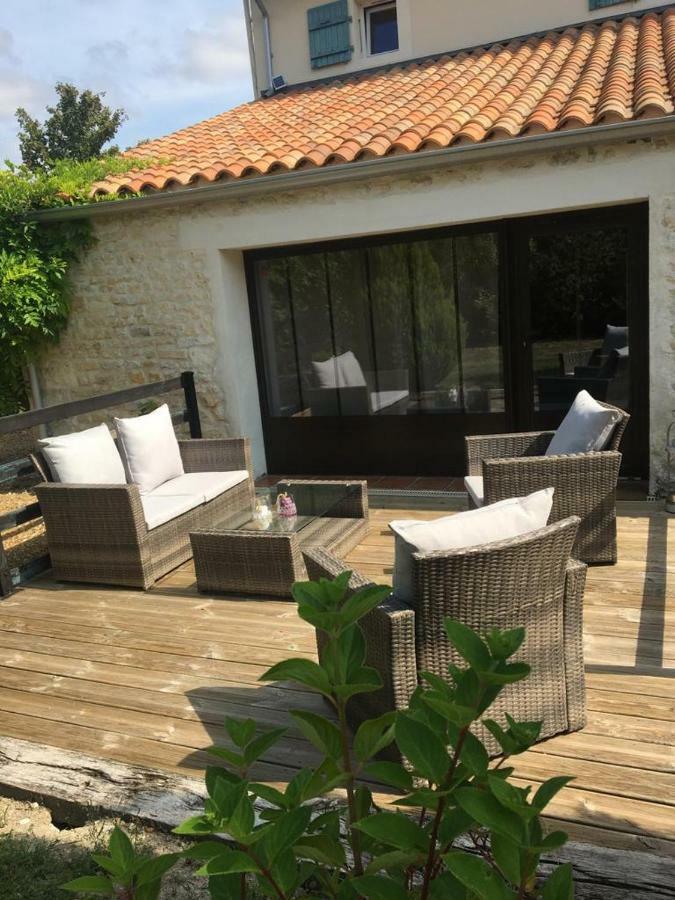 La Chaumeauniere Bed and Breakfast Aigrefeuille-dʼAunis Εξωτερικό φωτογραφία