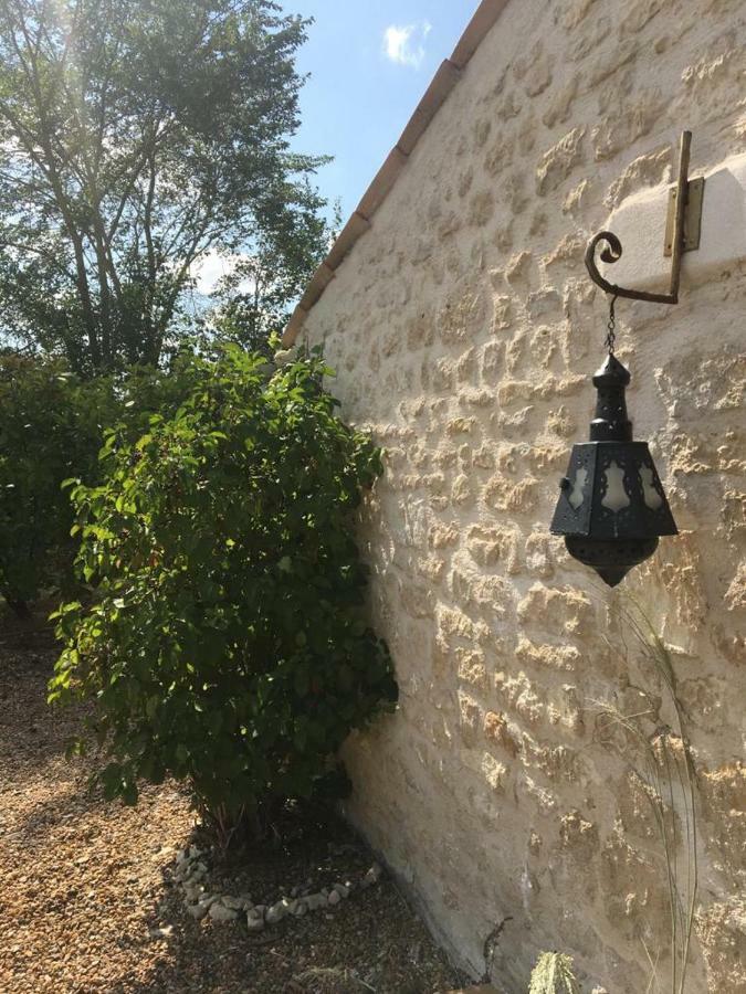 La Chaumeauniere Bed and Breakfast Aigrefeuille-dʼAunis Εξωτερικό φωτογραφία